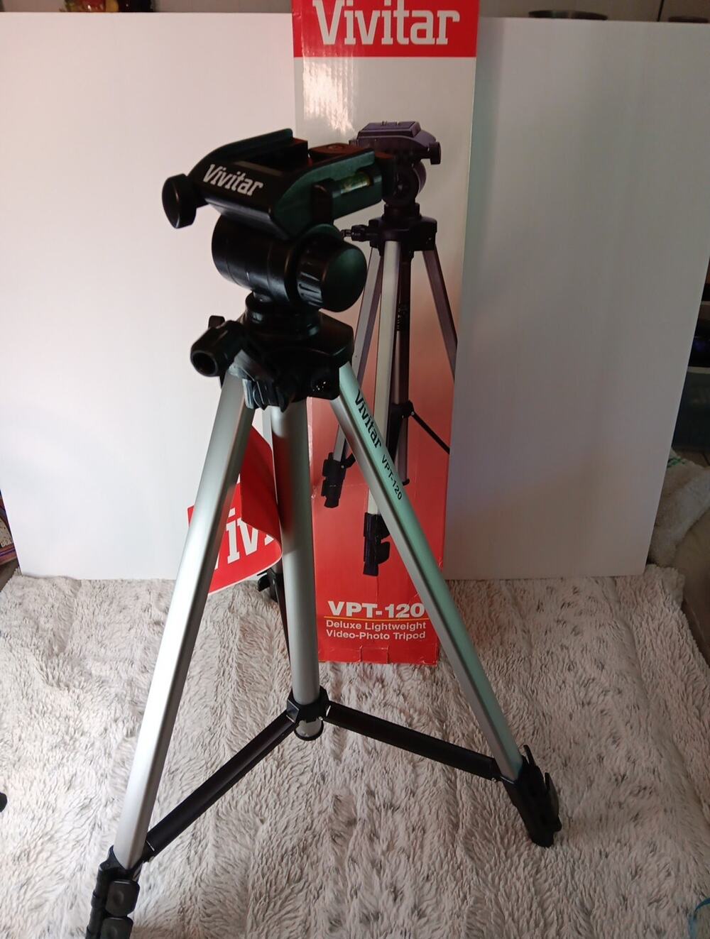 Vivitar VPT-120 Tripod Deluxe lightweight video-photo open box